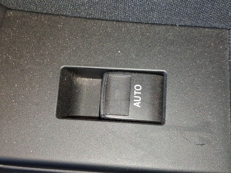 Recambio de mando elevalunas trasero derecho para toyota auris (_e18_) 1.8 hybrid (zwe186_) referencia OEM IAM 8481002140  