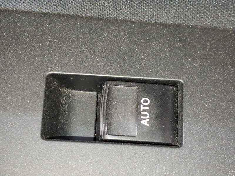 Recambio de mando elevalunas delantero derecho para toyota auris (_e18_) 1.8 hybrid (zwe186_) referencia OEM IAM 848100D030  