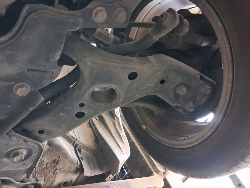 Recambio de brazo suspension inferior delantero izquierdo para toyota auris (_e18_) 1.8 hybrid (zwe186_) referencia OEM IAM 4806