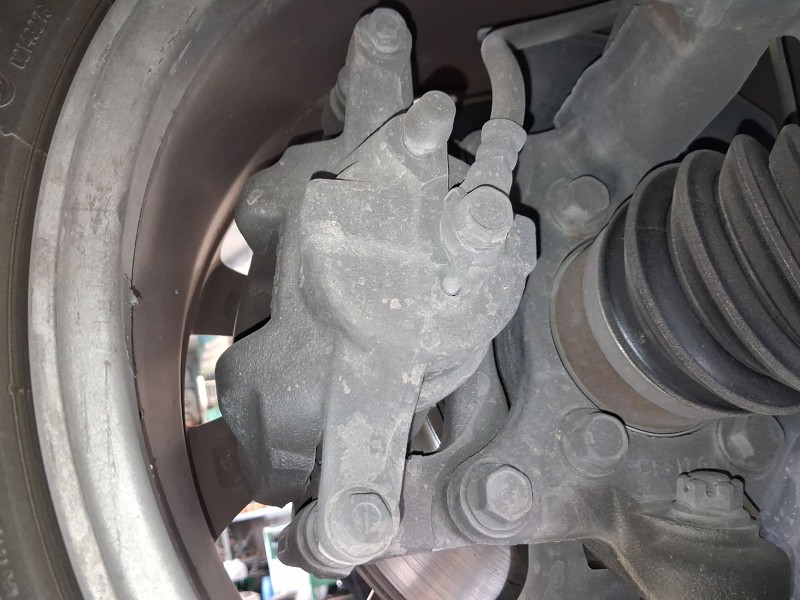 Recambio de pinza freno delantera derecha para toyota auris (_e18_) 1.8 hybrid (zwe186_) referencia OEM IAM 4773042091  