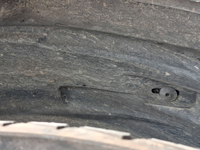Recambio de plastico pase rueda del. izq. para citroën c3 iii (sx) 1.2 vti 82 referencia OEM IAM 9811931280  