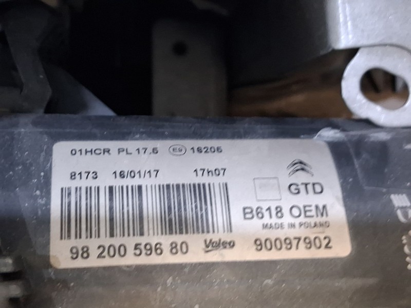 Recambio de faro izquierdo para citroën c3 iii (sx) 1.2 vti 82 referencia OEM IAM 9820059680  
