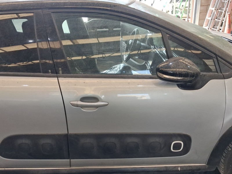 Recambio de puerta delantera derecha para citroën c3 iii (sx) 1.2 vti 82 referencia OEM IAM 9812674180  