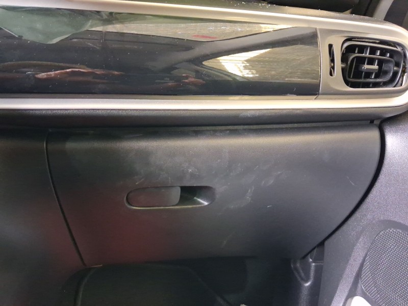 Recambio de guantera para citroën c3 iii (sx) 1.2 vti 82 referencia OEM IAM 98124977ZD  
