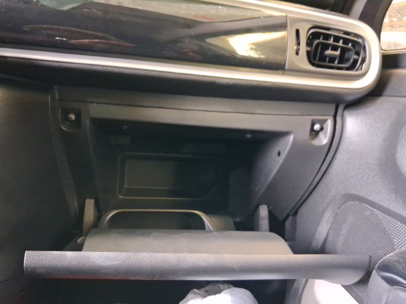 Recambio de guantera para citroën c3 iii (sx) 1.2 vti 82 referencia OEM IAM 98124977ZD  