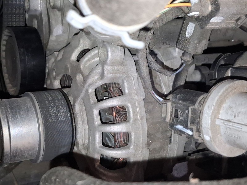 Recambio de alternador para seat leon (5f1) 1.4 tsi referencia OEM IAM 04E903015GX 04E903015G 