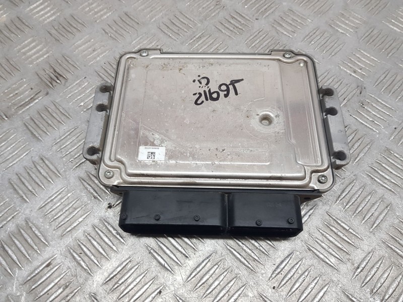 Recambio de centralita motor uce para alfa romeo gt (937_) 1.9 jtd (937cxn1b) referencia OEM IAM 55206271 BOSCH 0281012883