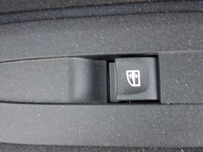 Recambio de mando elevalunas delantero derecho para renault megane iv hatchback (b9a/m/n_) 1.2 tce 130 (b9mr) referencia OEM IAM