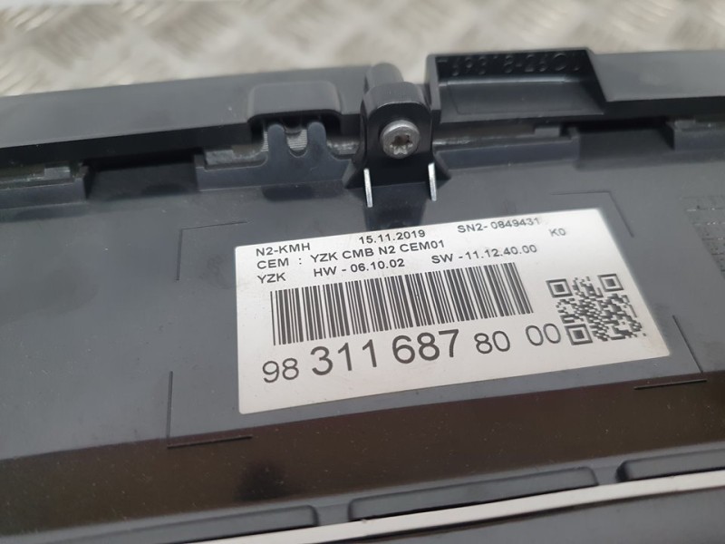 Recambio de cuadro instrumentos para peugeot traveller autobus referencia OEM IAM 9831168780  