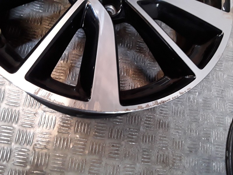 Recambio de juego llantas aluminio para nissan x-trail iii (t32_, t32r, t32rr) 2.0 dci (t32) referencia OEM IAM 7X19 5 TORN ET40