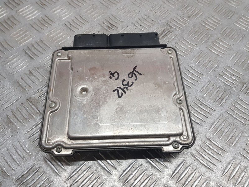 Recambio de centralita motor uce para alfa romeo gt (125) m-jet distinctive referencia OEM IAM 55195464 BOSCH 0281011511