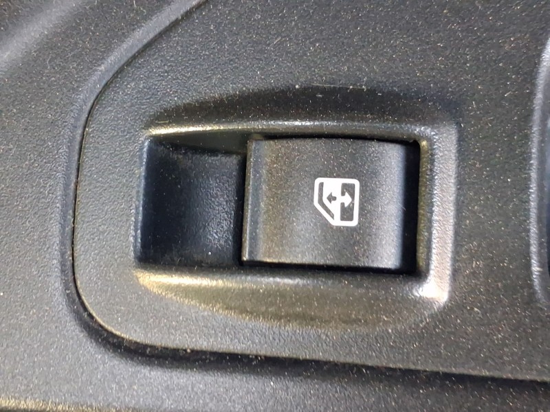 Recambio de mando elevalunas trasero derecho para fiat tipo station wagon (356_, 357_) 1.4 lpg (356wxf1b) referencia OEM IAM 735