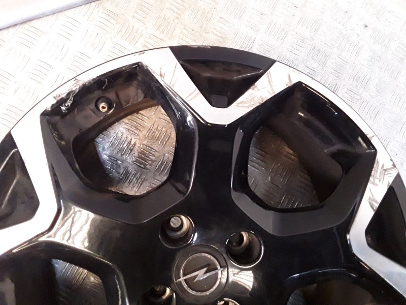 Recambio de llanta aluminio para opel mokka 1.2 (76) referencia OEM IAM 7X18 4 TORN ET35 ALUMINIO ALUMINIO ROZADAS