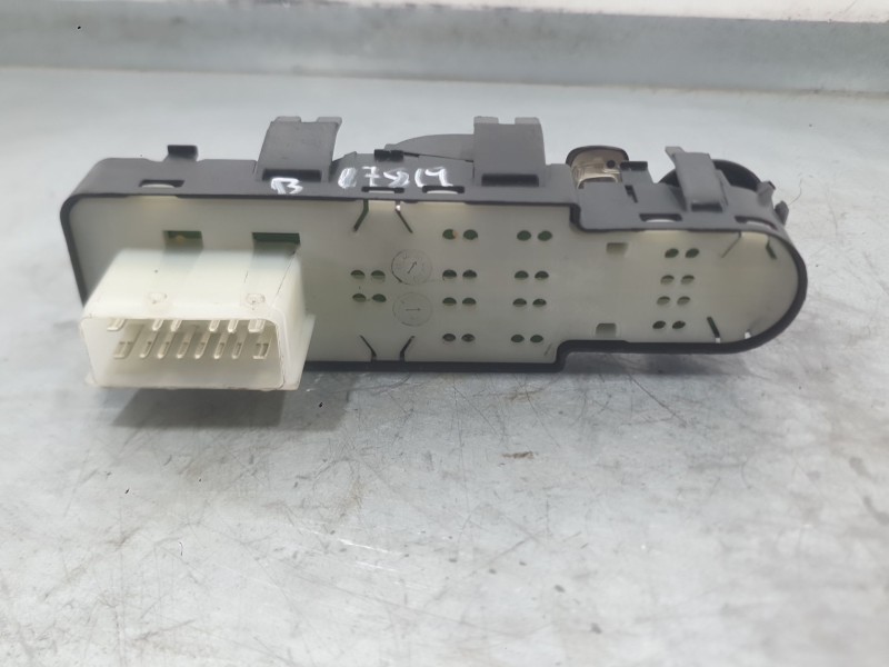 Recambio de mando elevalunas delantero izquierdo para citroën c3 ii (sc_) 1.0 vti 68 referencia OEM IAM 98012275XT C/MANDO RETRO