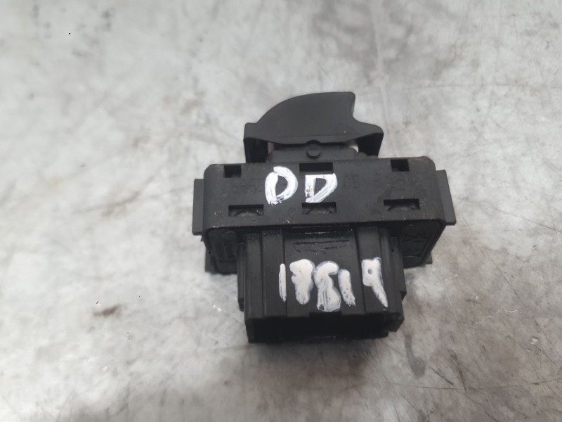 Recambio de mando elevalunas delantero derecho para citroën c3 ii (sc_) 1.0 vti 68 referencia OEM IAM 6490CH  