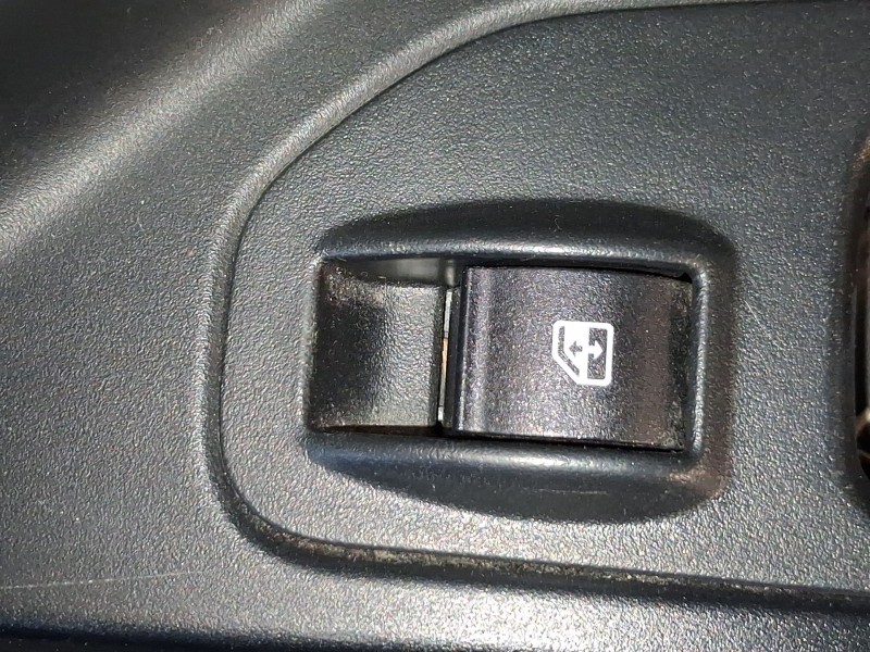 Recambio de mando elevalunas trasero derecho para fiat tipo station wagon (356_, 357_) 1.4 (356wxf1b) referencia OEM IAM 7356646