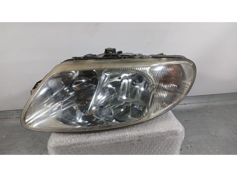 Recambio de faro izquierdo para chrysler voyager iv (rg, rs) 2.4 referencia OEM IAM 04857703AB  
