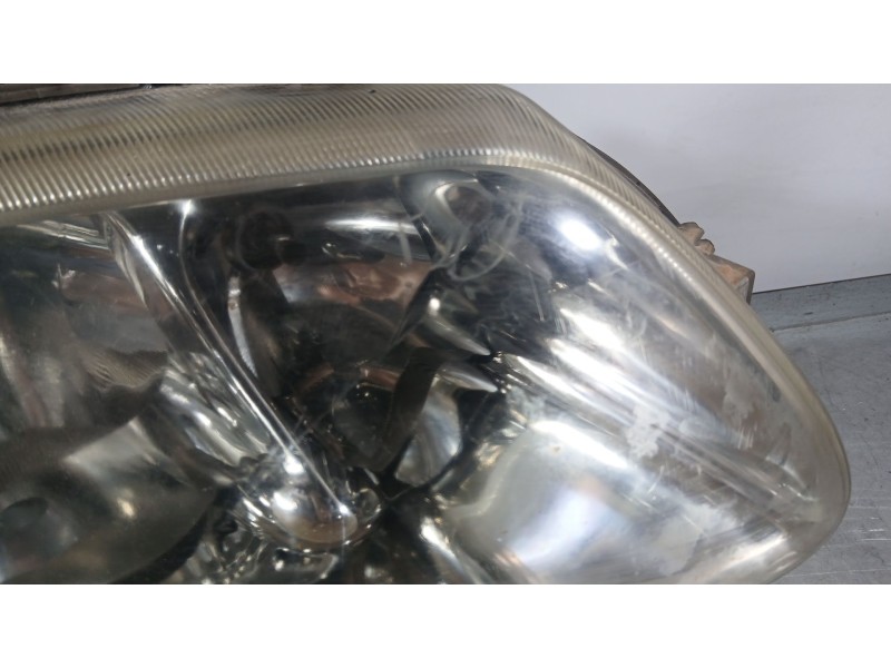 Recambio de faro derecho para chrysler voyager iv (rg, rs) 2.4 referencia OEM IAM 04857702AB  