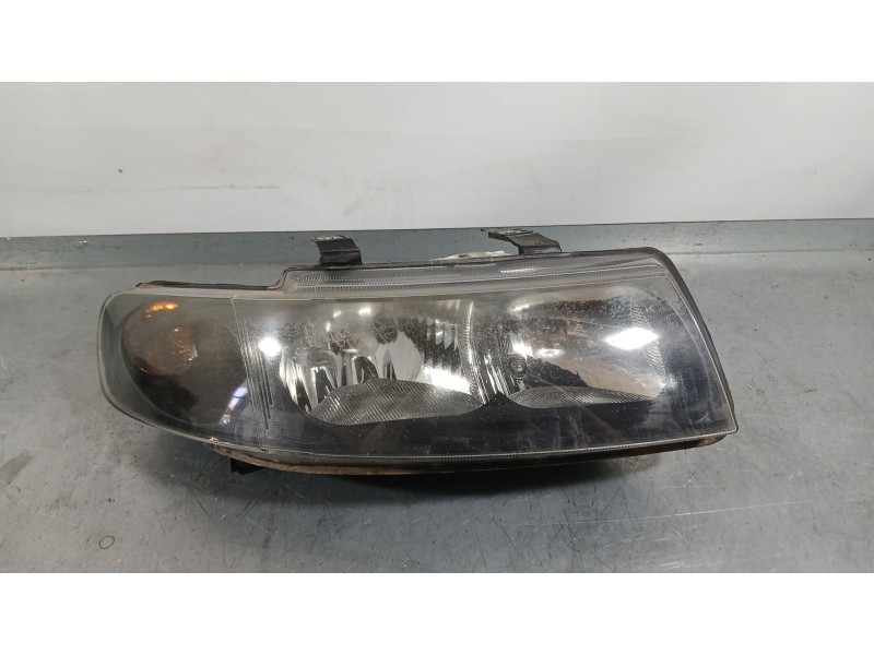 Recambio de faro derecho para seat leon (1m1) 1.9 tdi referencia OEM IAM 1M1941016  
