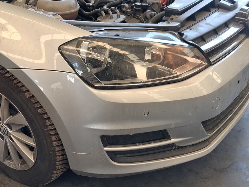 Recambio de paragolpes delantero para volkswagen golf vii (5g1, bq1, be1, be2) 1.6 tdi referencia OEM IAM 5G0807217BNGRU  