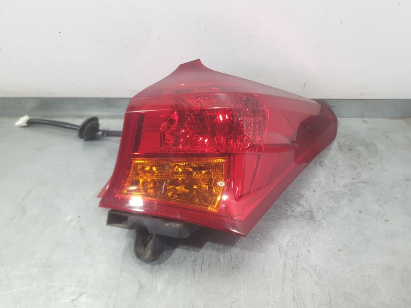 Recambio de piloto trasero derecho exterior para toyota auris (_e18_) 1.4 d-4d (nde180_) referencia OEM IAM 8155102740  