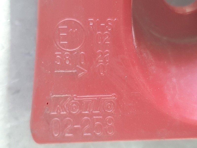 Recambio de piloto trasero derecho exterior para toyota auris (_e18_) 1.4 d-4d (nde180_) referencia OEM IAM 8155102740  