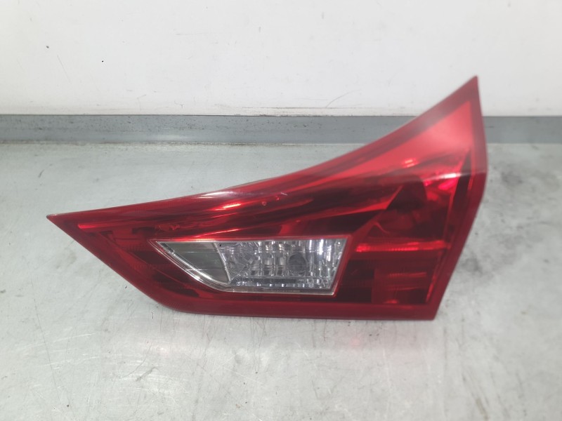 Recambio de piloto trasero derecho interior para toyota auris (_e18_) 1.4 d-4d (nde180_) referencia OEM IAM 8158102460  