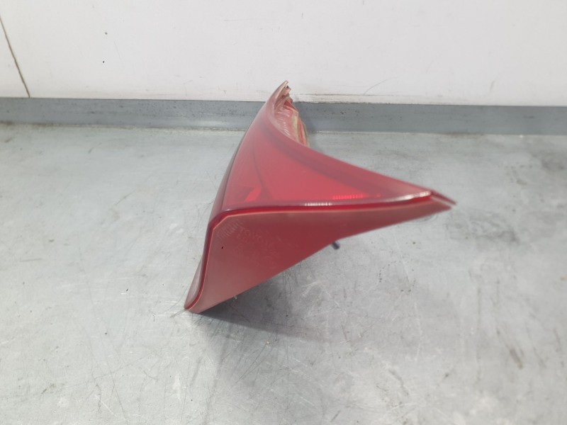 Recambio de piloto trasero derecho interior para toyota auris (_e18_) 1.4 d-4d (nde180_) referencia OEM IAM 8158102460  