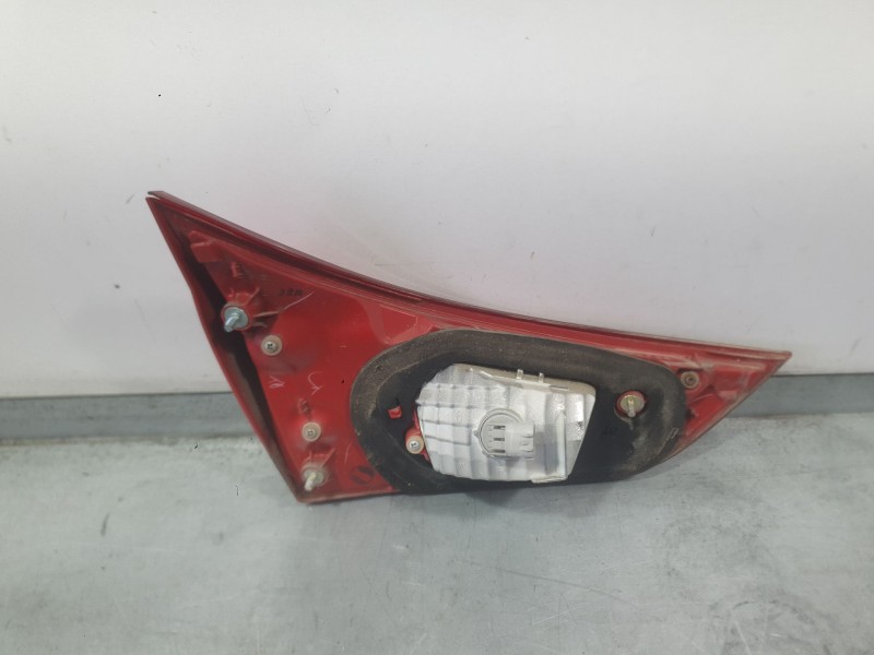 Recambio de piloto trasero derecho interior para toyota auris (_e18_) 1.4 d-4d (nde180_) referencia OEM IAM 8158102460  