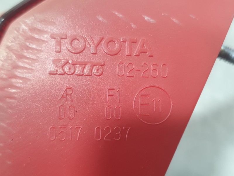 Recambio de piloto trasero derecho interior para toyota auris (_e18_) 1.4 d-4d (nde180_) referencia OEM IAM 8158102460  