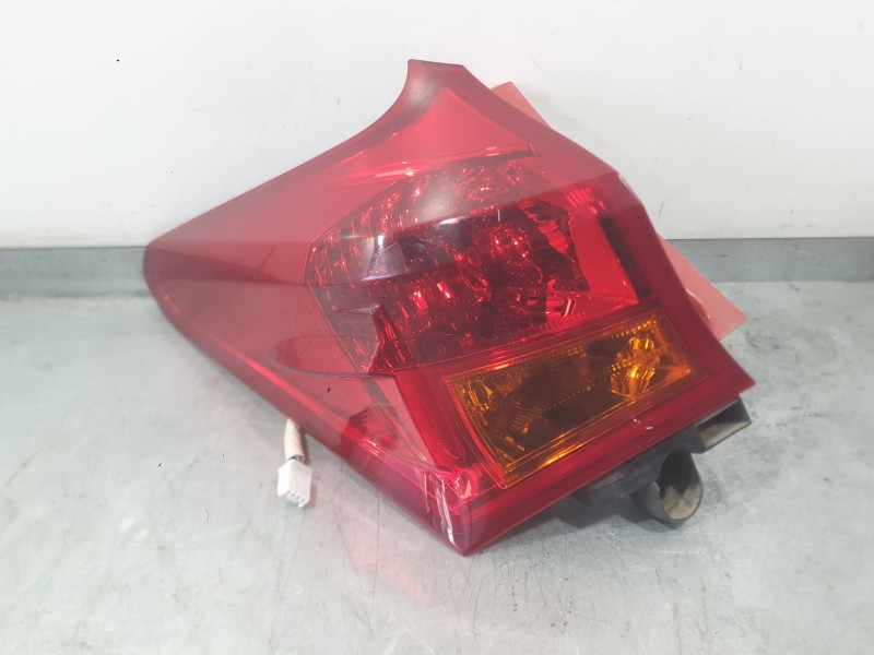 Recambio de piloto trasero izquierdo exterior para toyota auris (_e18_) 1.4 d-4d (nde180_) referencia OEM IAM 8156102740  
