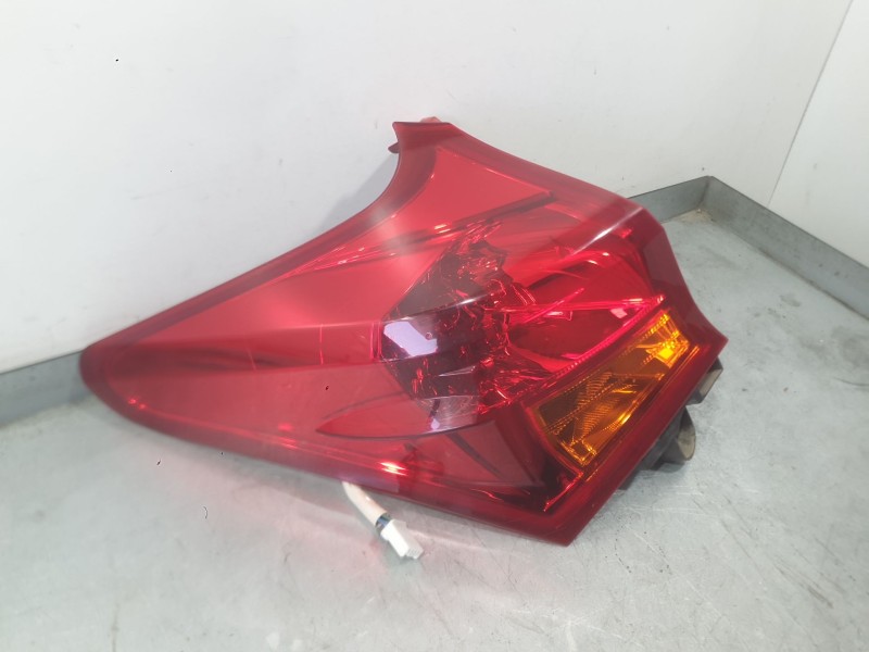 Recambio de piloto trasero izquierdo exterior para toyota auris (_e18_) 1.4 d-4d (nde180_) referencia OEM IAM 8156102740  