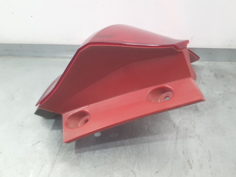 Recambio de piloto trasero izquierdo exterior para toyota auris (_e18_) 1.4 d-4d (nde180_) referencia OEM IAM 8156102740  