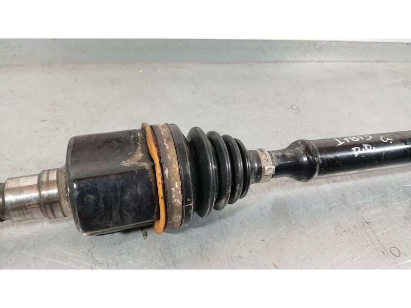 Recambio de transmision delantera derecha para chrysler voyager iv (rg, rs) 2.4 referencia OEM IAM 04641884AE  
