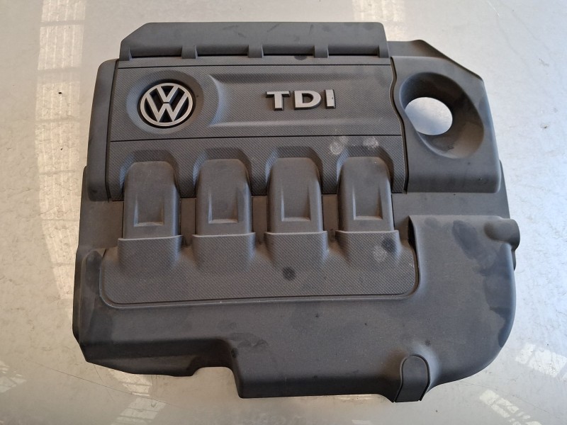 Recambio de tapa motor para volkswagen golf vii (5g1, bq1, be1, be2) 1.6 tdi referencia OEM IAM 04L103925Q  
