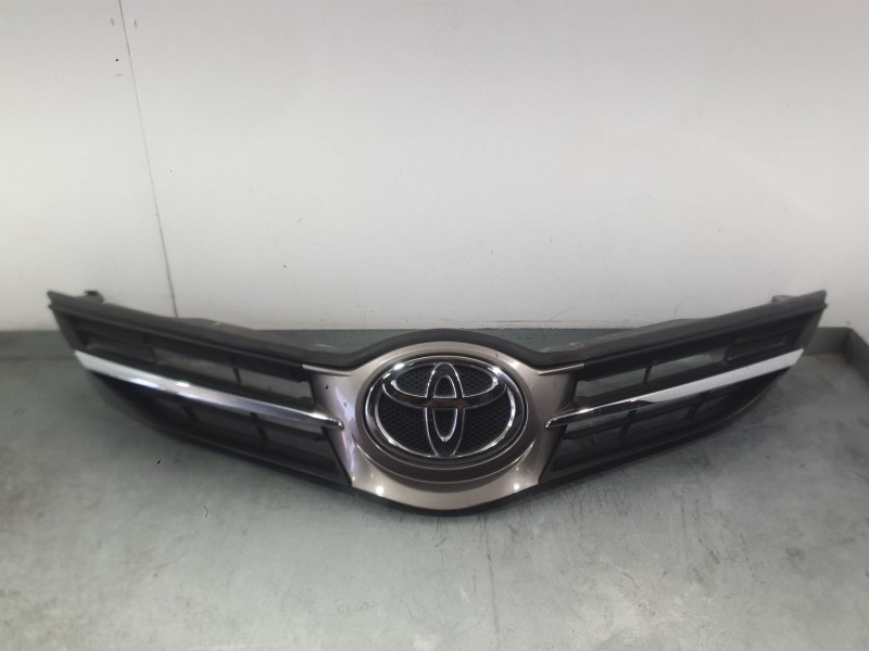 Recambio de rejilla delantera para toyota auris (_e18_) 1.4 d-4d (nde180_) referencia OEM IAM 5311402260  