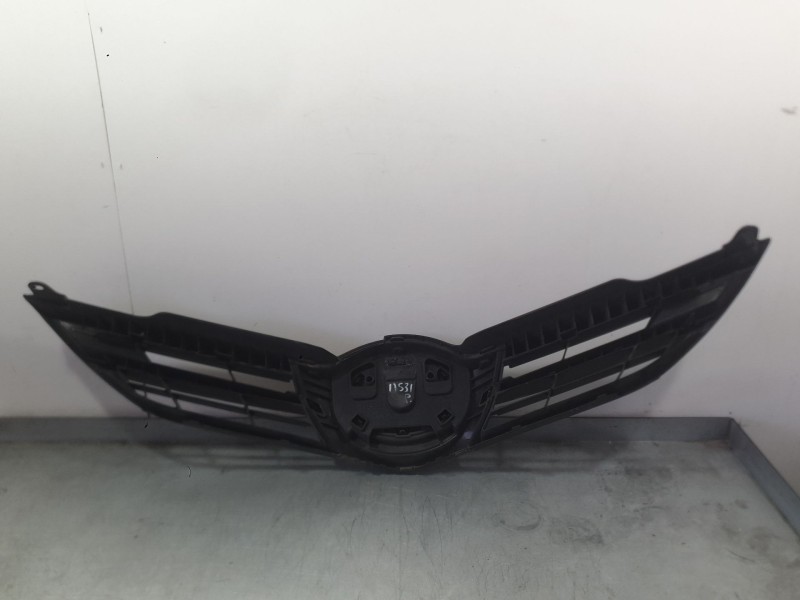 Recambio de rejilla delantera para toyota auris (_e18_) 1.4 d-4d (nde180_) referencia OEM IAM 5311402260  