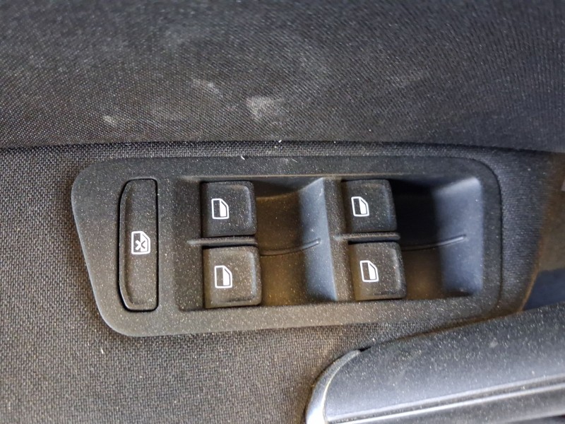 Recambio de mando elevalunas delantero izquierdo para volkswagen golf vii (5g1, bq1, be1, be2) 1.6 tdi referencia OEM IAM 5G0959