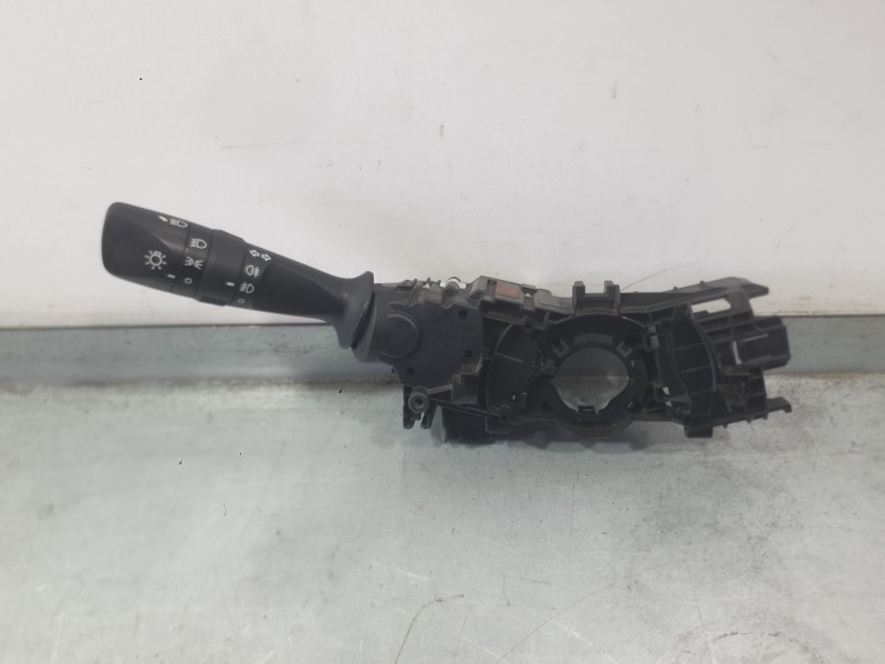 Recambio de mando luces para toyota auris (_e18_) 1.4 d-4d (nde180_) referencia OEM IAM 8414002740  8465202540