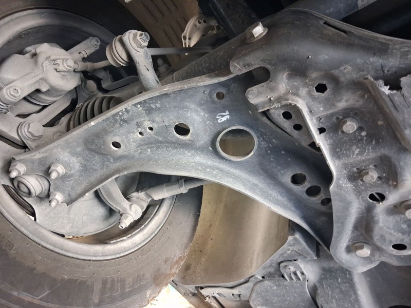 Recambio de brazo suspension inferior delantero derecho para volkswagen golf vii (5g1, bq1, be1, be2) 1.6 tdi referencia OEM IAM