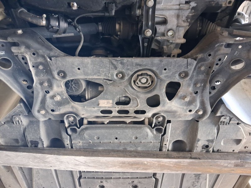 Recambio de puente delantero para volkswagen golf vii (5g1, bq1, be1, be2) 1.6 tdi referencia OEM IAM 5WA199315F  
