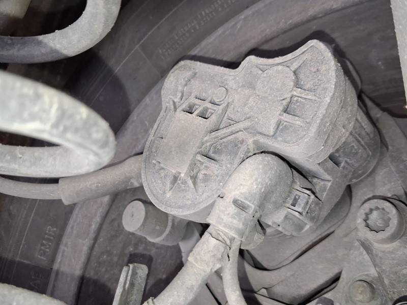 Recambio de pinza freno trasera derecha para volkswagen golf vii (5g1, bq1, be1, be2) 1.6 tdi referencia OEM IAM 8V0615424D  
