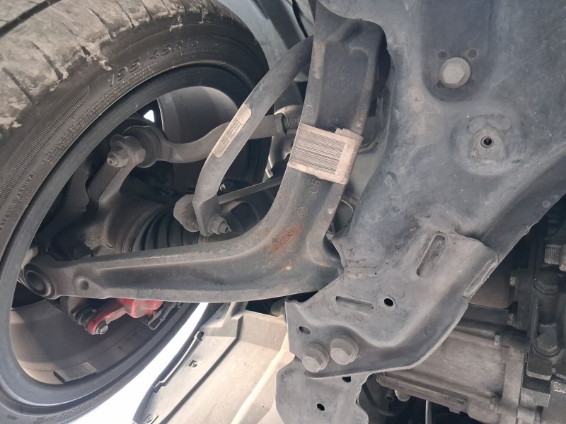 Recambio de brazo suspension inferior delantero izquierdo para fiat 500 (312_) 0.9 (312axm1b) referencia OEM IAM 51860383  