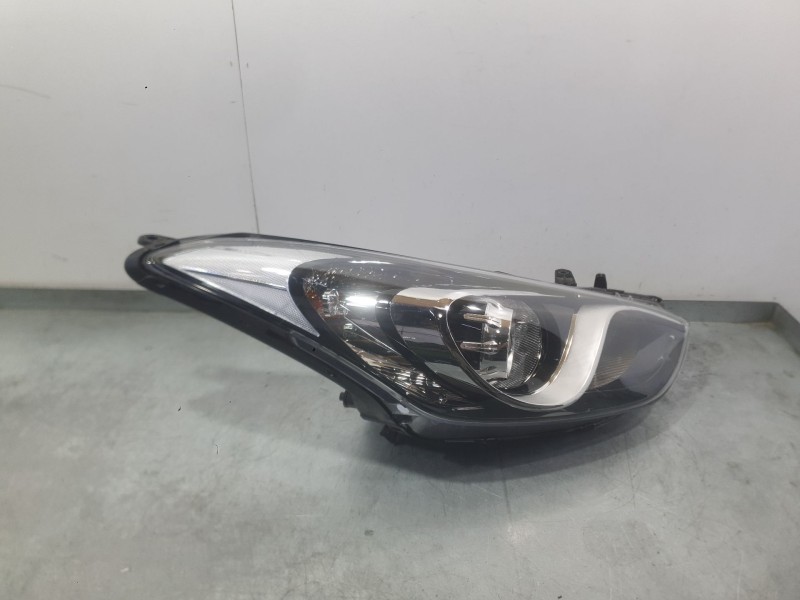 Recambio de faro derecho para hyundai i30 (gd) 1.6 crdi referencia OEM IAM 92102A6020  
