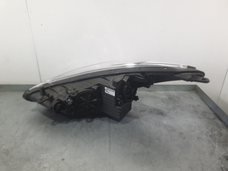 Recambio de faro derecho para hyundai i30 (gd) 1.6 crdi referencia OEM IAM 92102A6020  