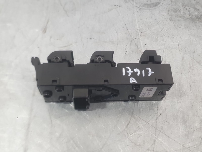 Recambio de mando elevalunas delantero izquierdo para hyundai i30 (gd) 1.6 crdi referencia OEM IAM 93571A6010  