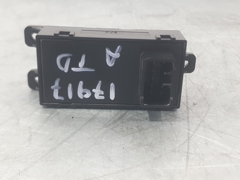 Recambio de mando elevalunas trasero derecho para hyundai i30 (gd) 1.6 crdi referencia OEM IAM 93576A6010  