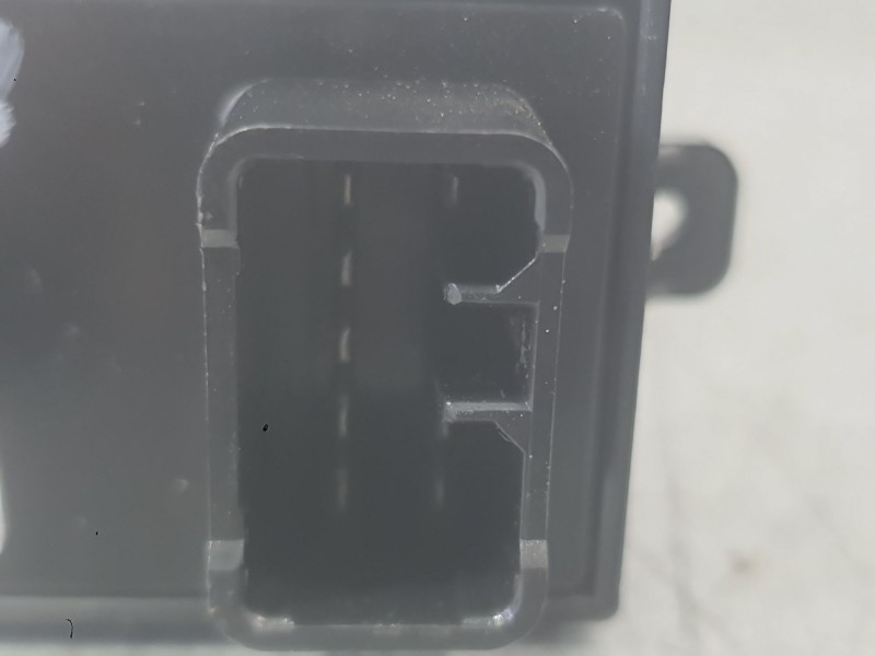 Recambio de mando elevalunas trasero derecho para hyundai i30 (gd) 1.6 crdi referencia OEM IAM 93576A6010  