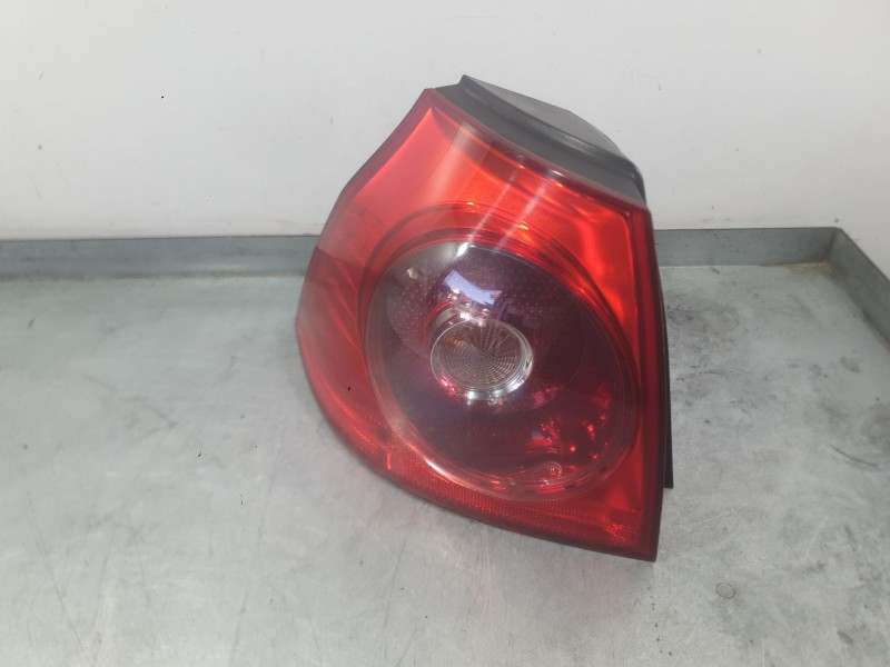 Recambio de piloto trasero izquierdo exterior para volkswagen golf v (1k1) 1.9 tdi referencia OEM IAM 1K6945095AA  