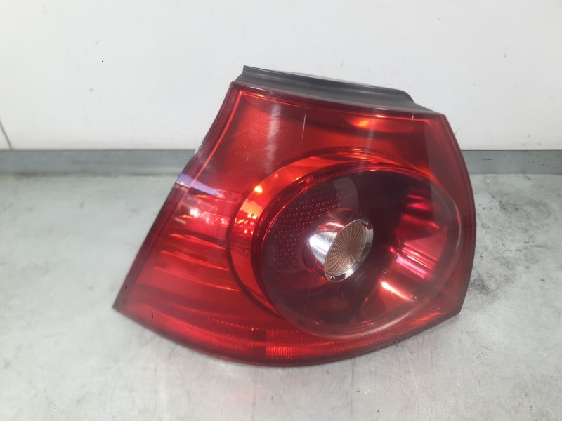Recambio de piloto trasero izquierdo exterior para volkswagen golf v (1k1) 1.9 tdi referencia OEM IAM 1K6945095AA  